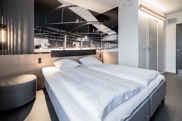 Marriott Bonvoy Meta ad example started 2026-04-14: Sheraton Annaba Hotel, Four Points Flex by Sheraton Aalborg, Four Points Flex by Sheraton Aarhus Viby, Four Points Flex by Sheraton Aarhus Skejby, Moxy Aberdeen Airport, Courtyard by Marriott Aberdeen Airport